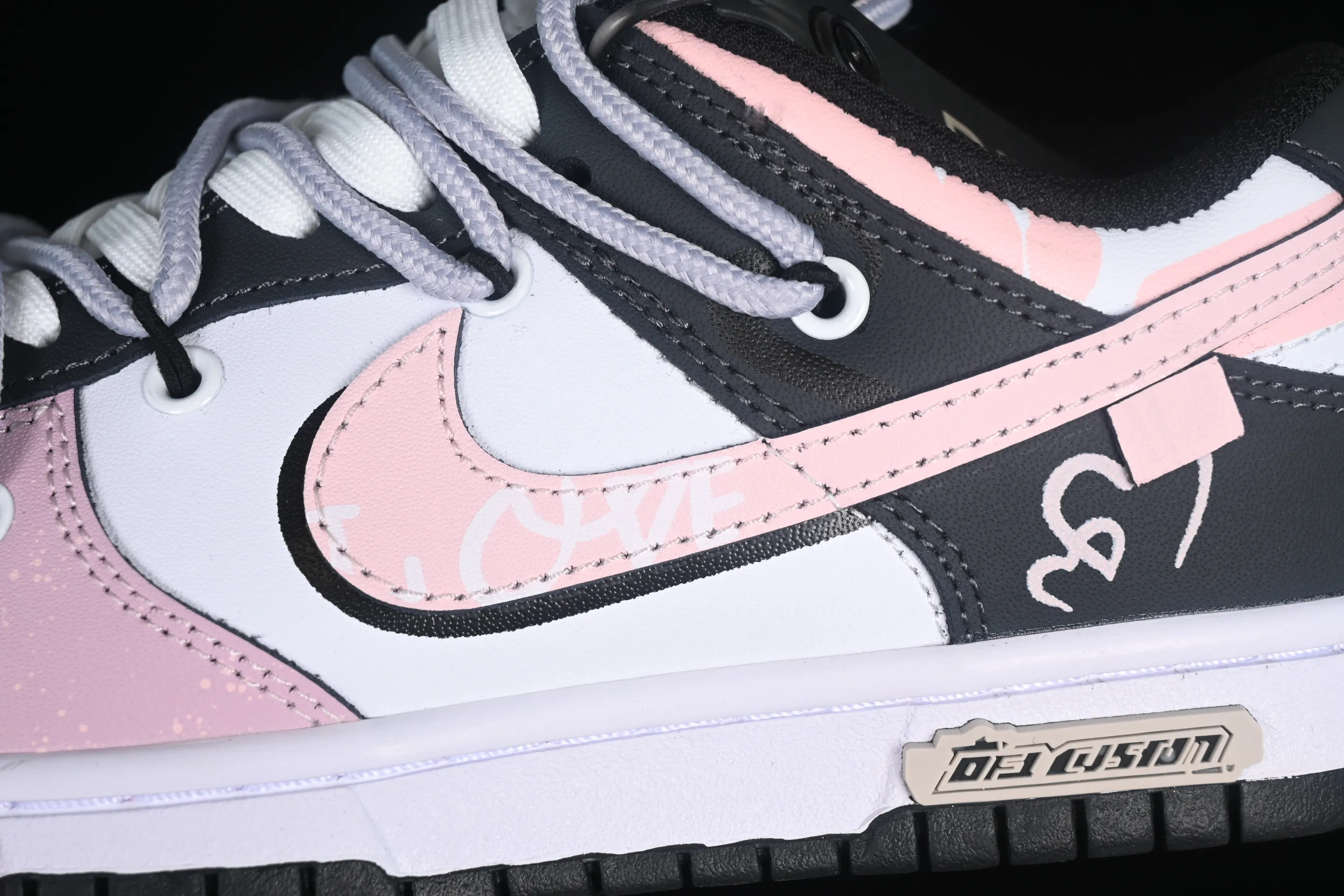 All categories Nk SB Dunk series Nk SB Dunk Low low-top sneakers Nk Dunk Low DaVinci custom romantic heartbeat LOVE love love graffiti splash ink SB strap low-top casual sneakers CW1590-100